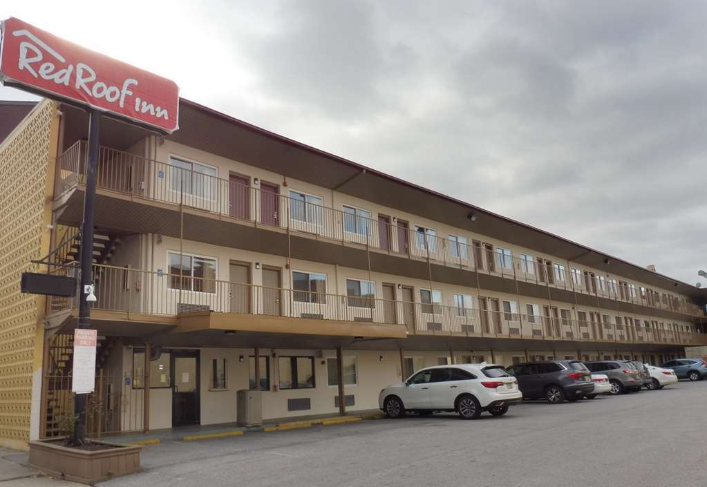 Red Roof Downtown Motel 2*